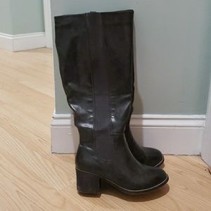 Plus size knee high Torrid Boots gray